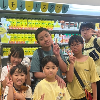【開催報告】店内に響くこどもたちの笑い声！ 公開録音で笑顔があふれた 「みんなのレモネード」商品発表会